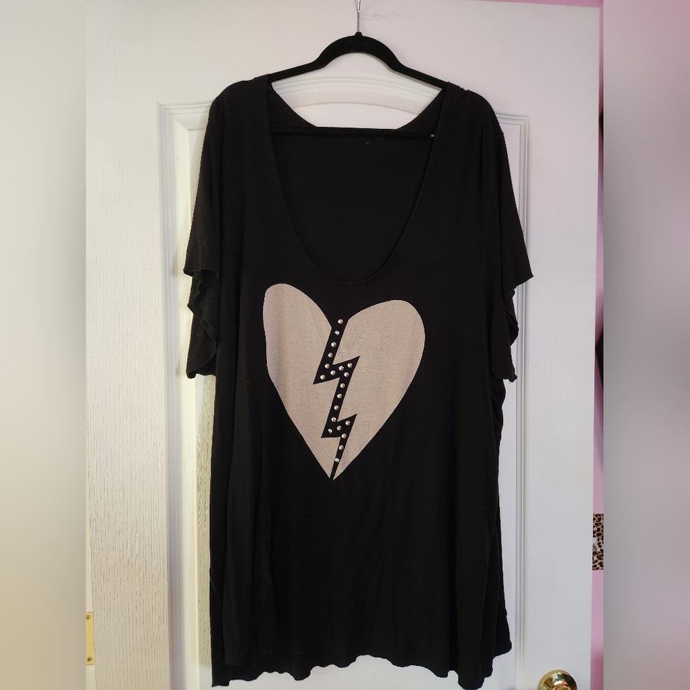 Torrid Size 6 Super Soft Torrid Graphic Tee, Goth, Plus Size